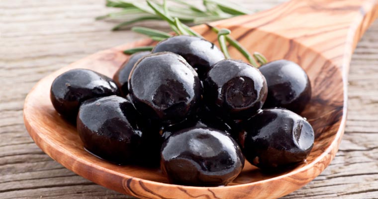 Come fare le olive nere in salamoia in casa: la ricetta